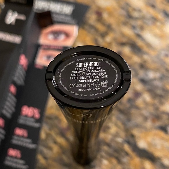 It Cosmetics Superhero Mascara in Black (NWT) - Picture 4 of 8